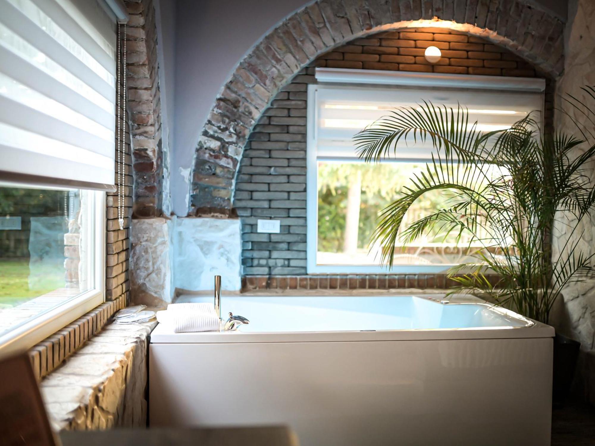 Paradise Ranch Hotel Borgo Sabotino Buitenkant foto